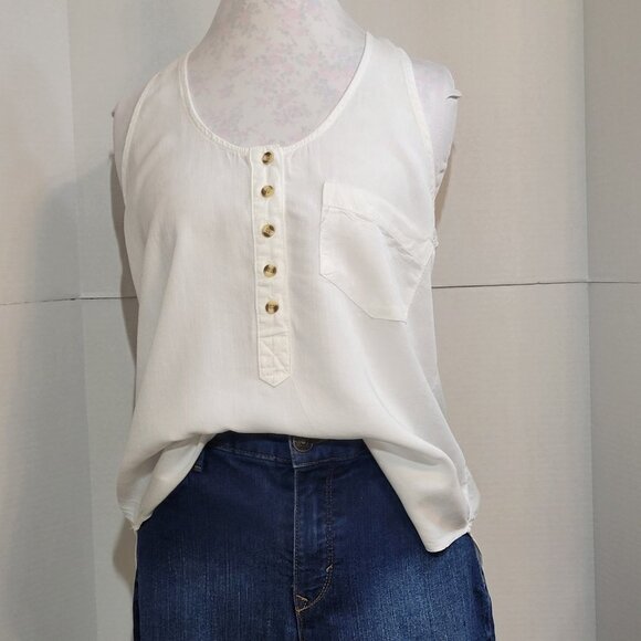 glam Tops - Glam📦Women's White Racer Back Sleeveless Tank Top - NWOT